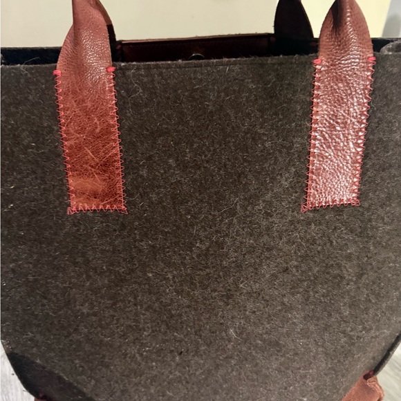 𝐄𝐥𝐞𝐠𝐚𝐧𝐭 𝐓𝐚𝐧 and 𝐁𝐫𝐨𝐰𝐧 𝐖𝐨𝐦𝐞𝐧’𝐬 𝐓𝐨𝐭𝐞 𝐁𝐚𝐠 - Picture 6 of 6